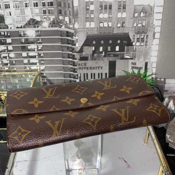 Authentic Louis Vuitton Monogram Sarah Wallet - Picture 14 of 16